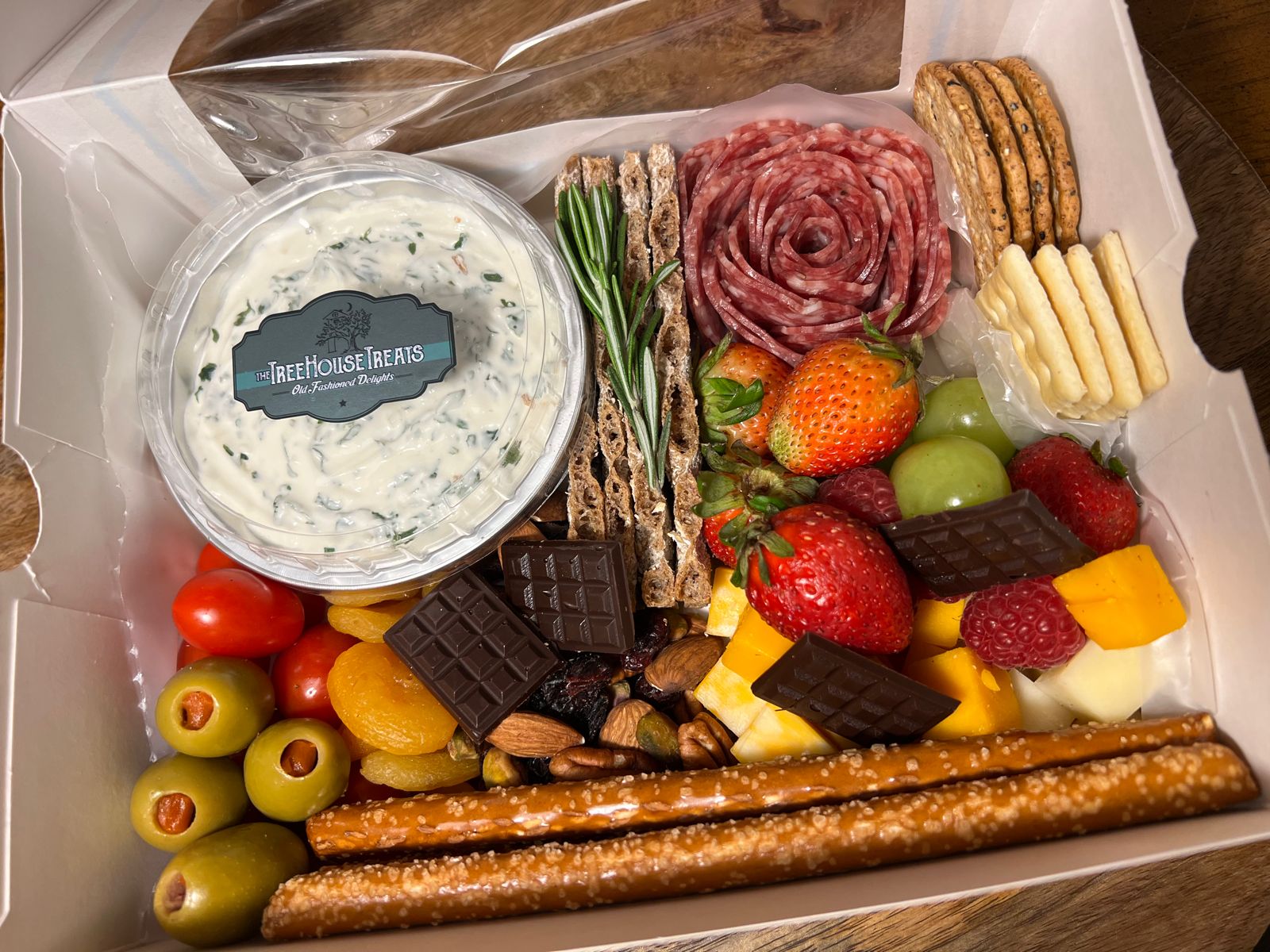 Date/Mates Charcuterie Box